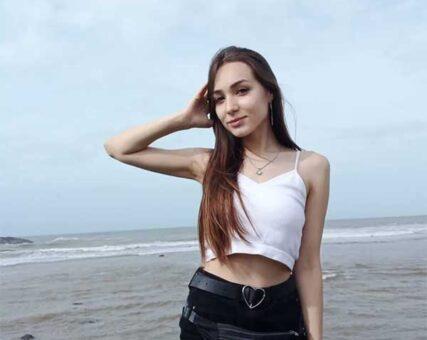 Zoriana Klym – fotografía con vestido negro usada en el perfil reportado