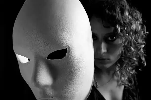 Verificación de perfiles en OnlyFans para evitar estafas y garantizar conexiones auténticas en línea.