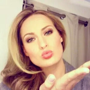 Identificación de personas por foto para evitar estafas en línea y confirmar la autenticidad de imágenes.