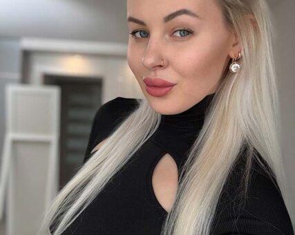 Selfie de Viktoria Statkevich usada en un perfil falso de citas online