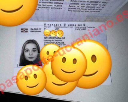 Fotografía del pasaporte ucraniano enviada por Nataliia Botiukh